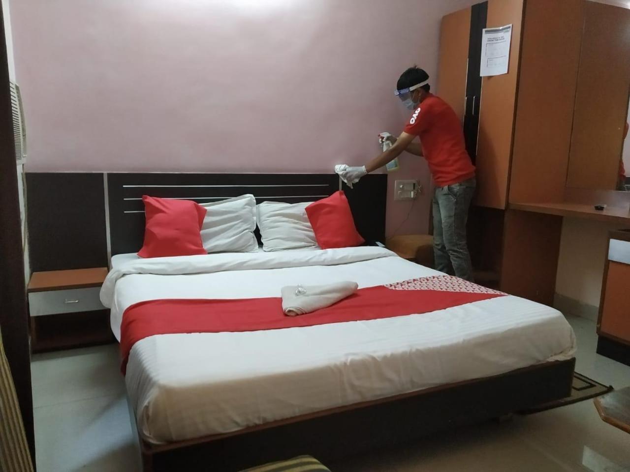 Spot On Bagiya Restaurant Hotel Harda Buitenkant foto